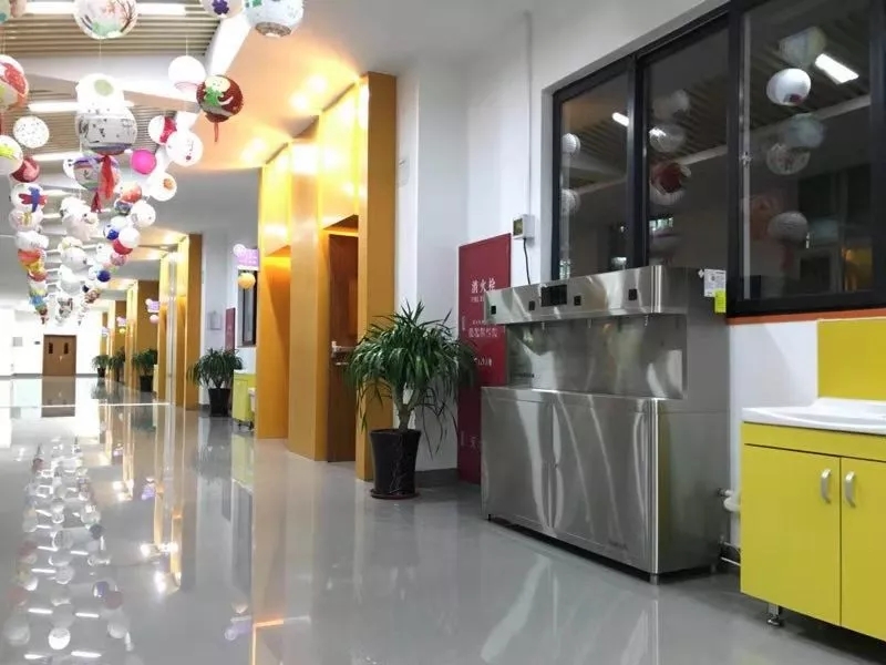 公司休息區(qū)凈水機(jī)客戶(hù)使用案例